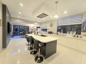 Photo 17- click for photo gallery